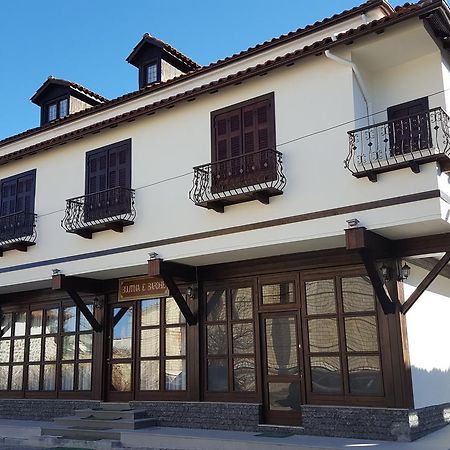 Hotel Bujtina E Bardhe コルチャ エクステリア 写真