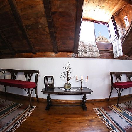 Hotel Bujtina E Bardhe コルチャ エクステリア 写真