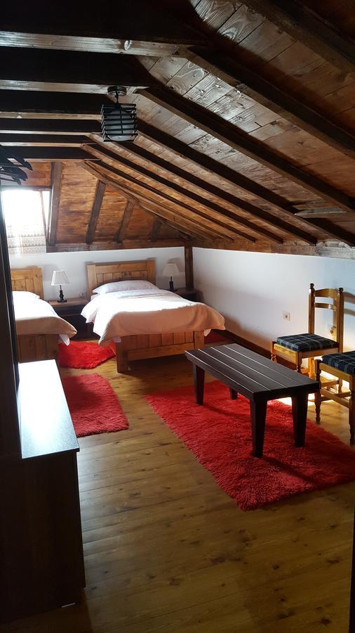 Hotel Bujtina E Bardhe コルチャ エクステリア 写真