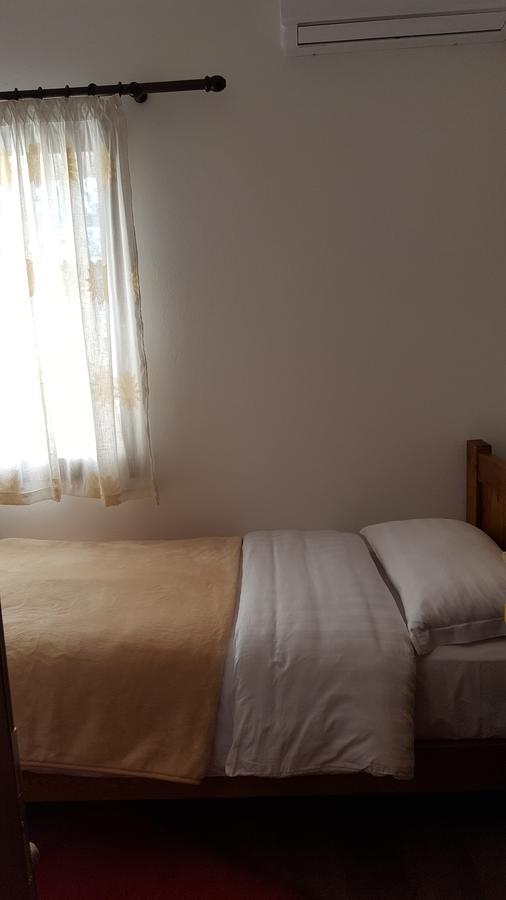 Hotel Bujtina E Bardhe コルチャ エクステリア 写真