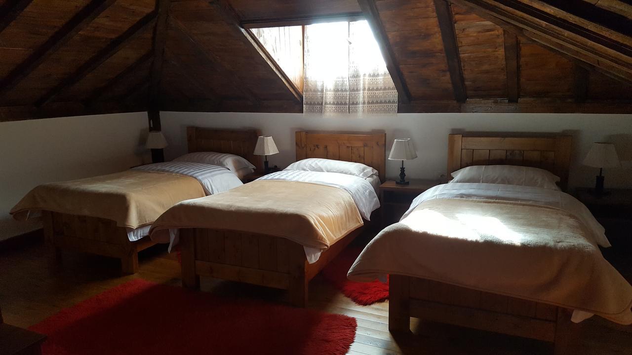 Hotel Bujtina E Bardhe コルチャ エクステリア 写真