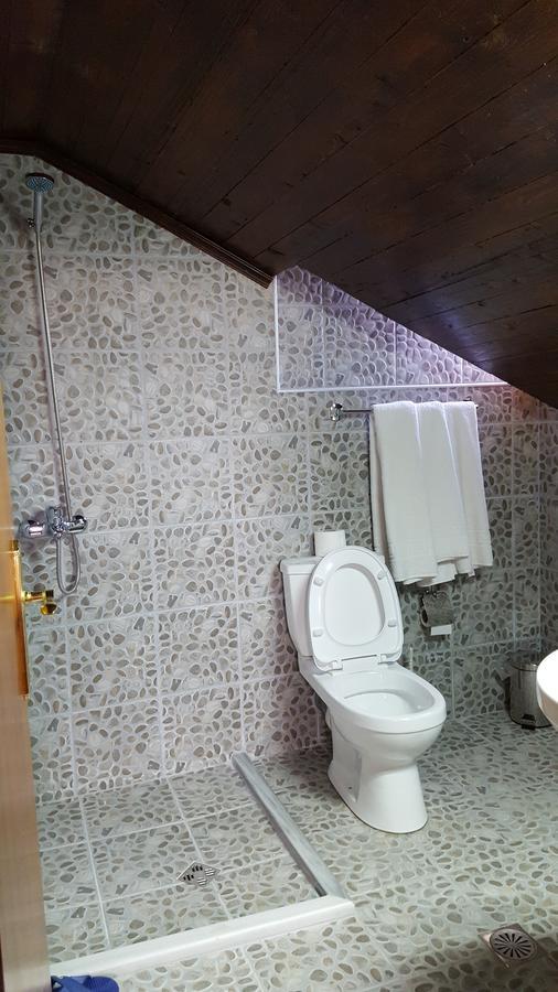 Hotel Bujtina E Bardhe コルチャ エクステリア 写真