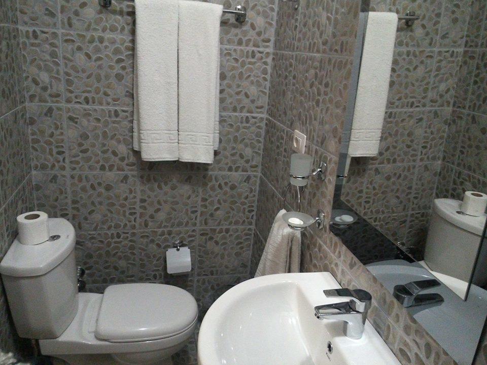 Hotel Bujtina E Bardhe コルチャ エクステリア 写真