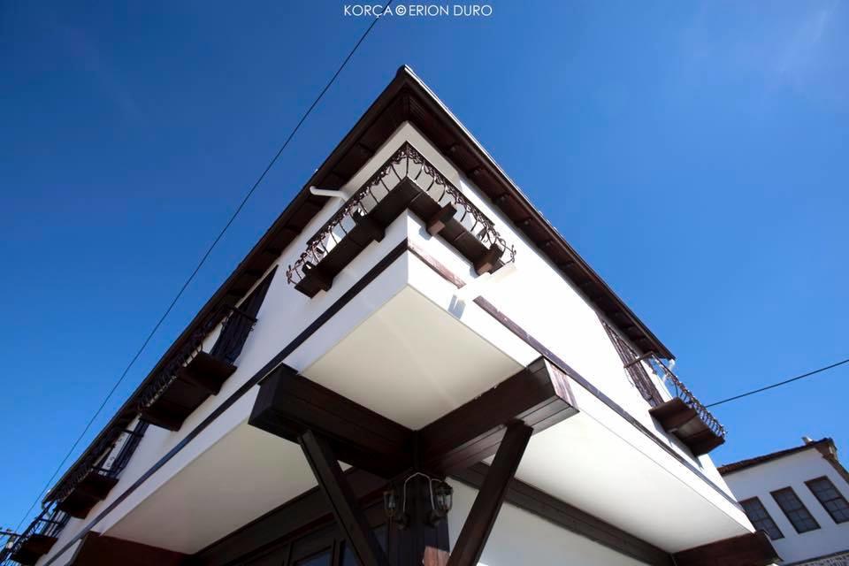 Hotel Bujtina E Bardhe コルチャ エクステリア 写真